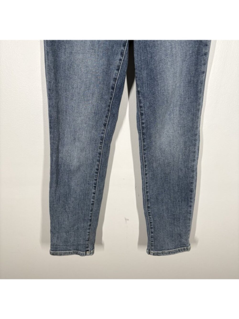 Judy Blue Women Size 3/26 Mid-Rise Bleach Wash Boyfriend Fit Jeans 82335 - Picture 4 of 13